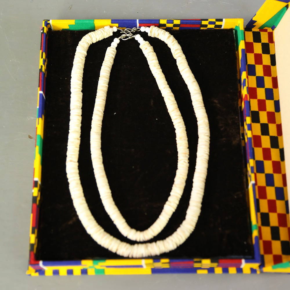 Bijoux traditionnel Africain coquillage