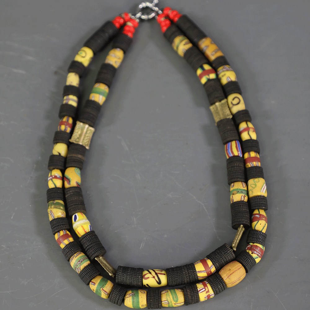Bijoux traditionnel africain en perles ancien